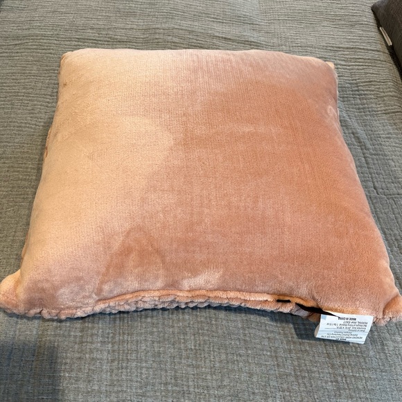 NWT LOOM + FORGE Pillow - Picture 4 of 4